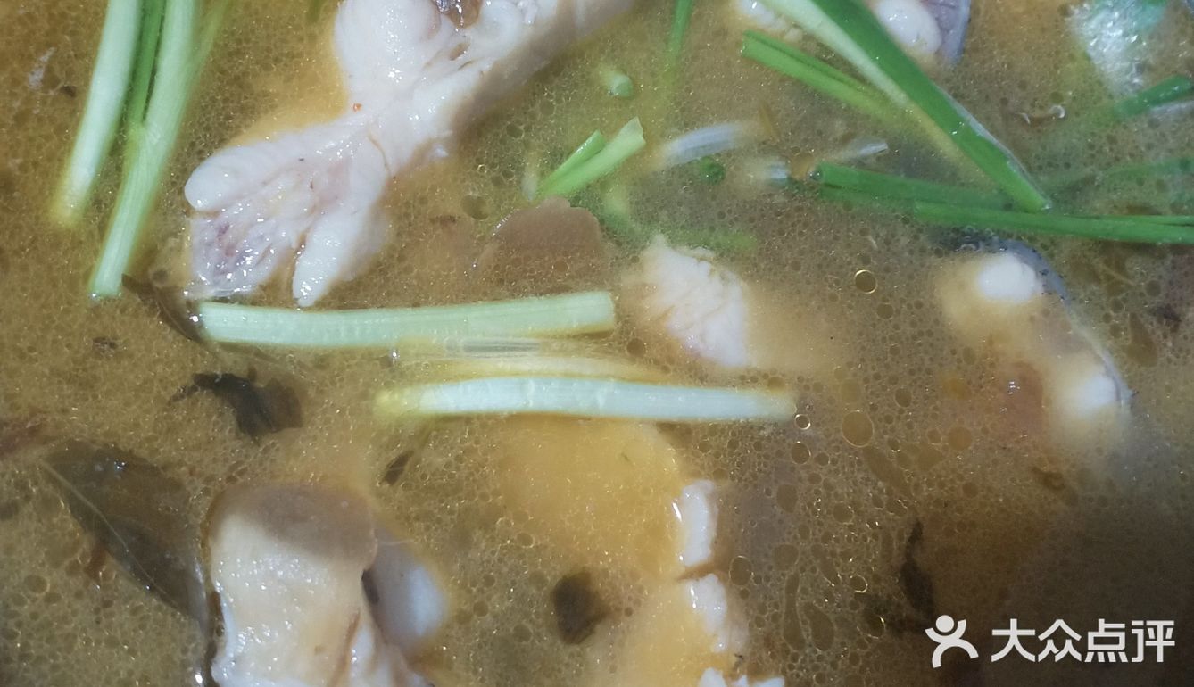 我煮酸菜鱼喜欢买鲢鱼,鲢鱼肉比较嫩