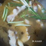 我煮酸菜鱼喜欢买鲢鱼,鲢鱼肉比较嫩