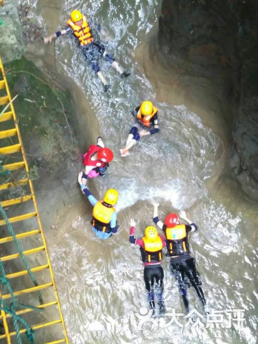 所以溪降比普通的岩壁下降更富变化,更有北碚区 景点 自然风光 金刀峡