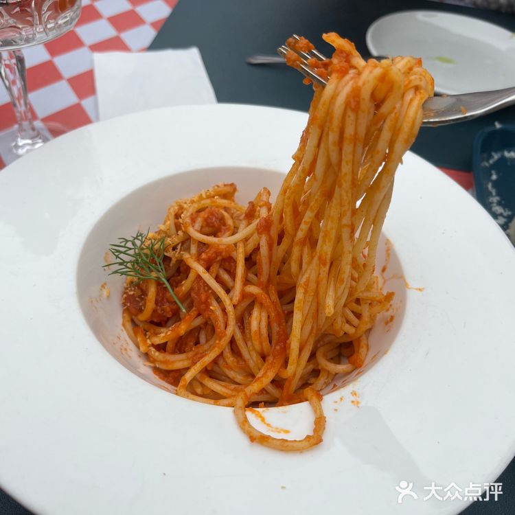 龙门浩老街的江景餐厅位置太好了,坐在这喝茶吃饭我能呆半天