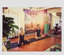 -闺蜜瑜伽·普拉提女性塑形馆