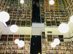 -钟书阁(松江泰晤士小镇店)