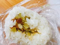 咸粢饭团-弄堂咪道-饭香·面香·馄饨香(兴梅店)