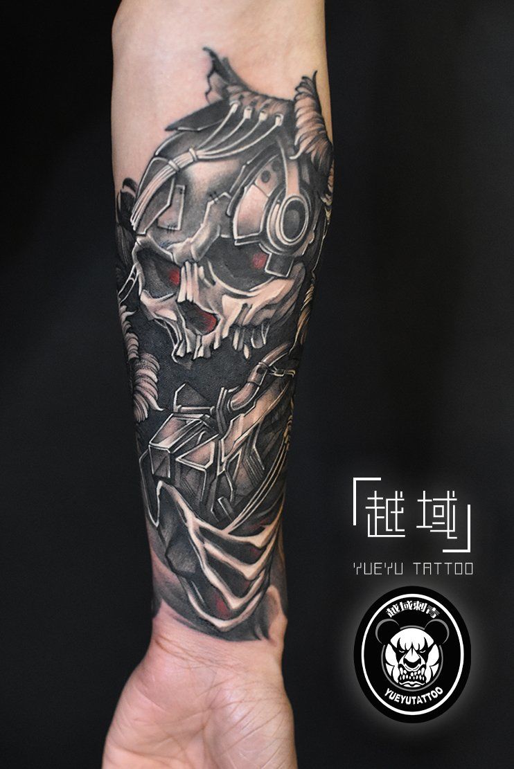 手臂骷髅黑灰纹身图案