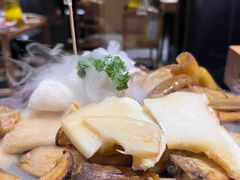 -一朵菌·野生菌探索家火锅(南亚店)