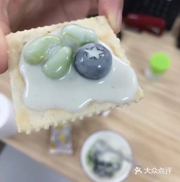 这强烈的味道充斥在整个房间里