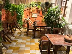 -Cuc Gach Quan Restaurant