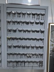 -AI艾耳·专业手工耳洞·穿孔美学馆