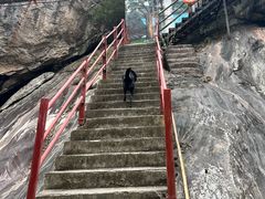 -燕子河大峡谷天坑仙境