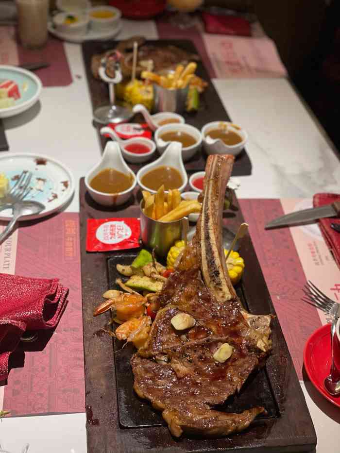 炙烧战斧牛排餐厅(王府井店)-"星期天去的,去的比较早五点就到店了.