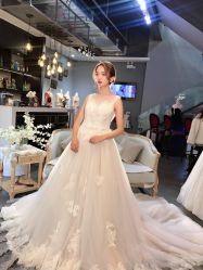 -艾米丽婚纱礼服