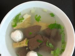 -松树干拌面店
