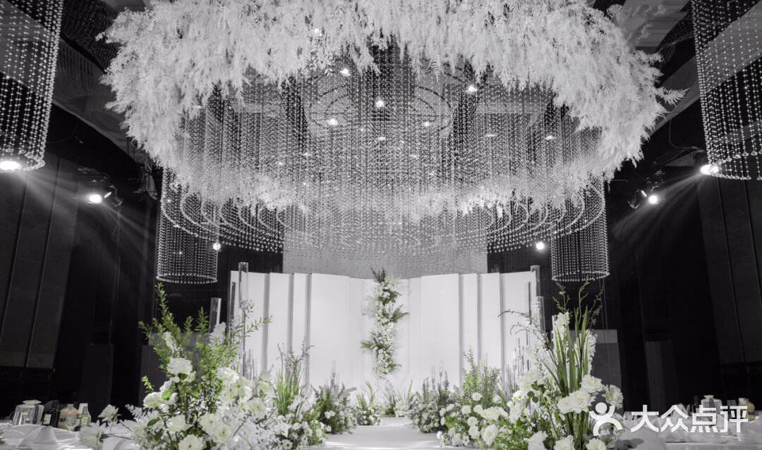 最受欢迎的韩式白绿色婚礼