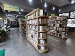 -曹家渡街道图书馆