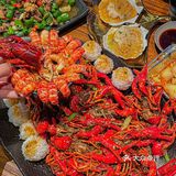 我们4个人点了一大桌子的菜！-