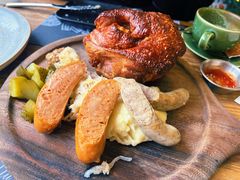 德式脆皮猪肘配香肠拼盘-闲·胡同 Barblu Hutong(雍和宫五道营店)