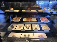 面包甜点陈列柜-麦当劳(健德桥得来速店)