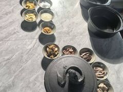 -土砂锅生态山庄·非遗砂锅雅鱼