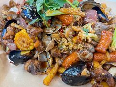 -老东镇啤酒屋海鲜加工·蒸汽海鲜·海鲜烧烤(台东店)