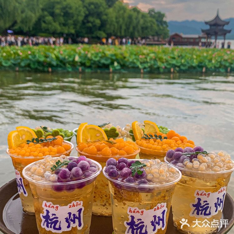 西湖边吃🌈冰粉.杭州火锅店真的又卷又好吃！