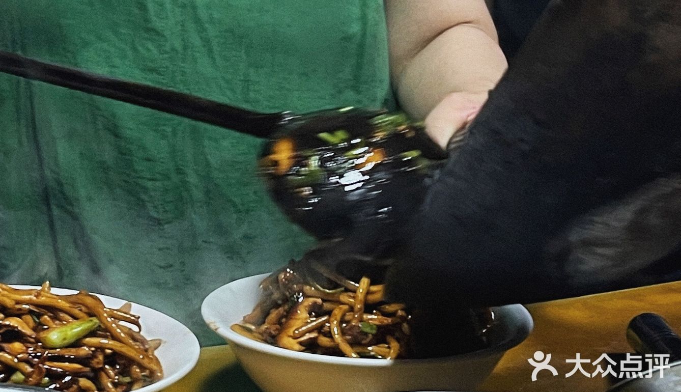 SHANGHAI I 魔都深夜街边小摊硬核炒面🥢