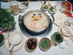 -三人行骨头王火锅(长寿店)