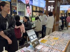 -三叶眼镜城批发市场(上海火车站店)