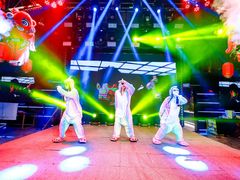 -VIVA·百人年会团建篮球场轰趴馆