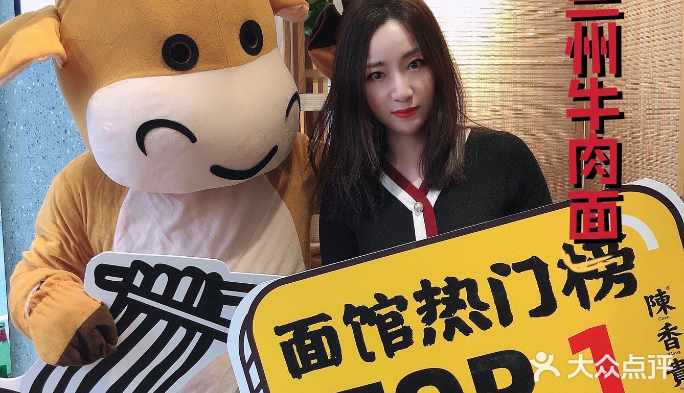 来网红店挑战超级牛大碗，干饭人干出一碗公益面