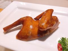玻璃脆皮妙龄乳鸽-利苑酒家(华熙国际店)