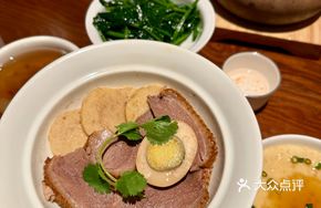 Signature Lion Head Goose Platter