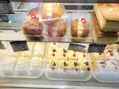 -白玉兰食品甜凤店(合生汇店)