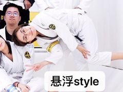 -菠萝格斗巴西柔术训练馆