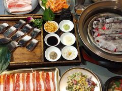 -围炉肉舍•炭烤活鳗•丹东海鲜烤肉(步行街店)