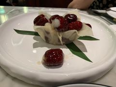 红衣少女-蝶园·装修中(BFC外滩金融中心店)