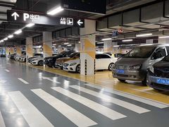 -奥特莱斯停车场