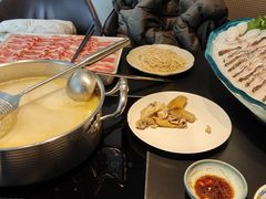 -鲜入围煮花胶鸡海鲜火锅