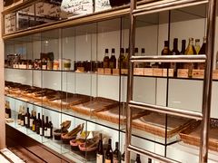 面包甜点陈列柜-西点坊(浦东香格里拉店)