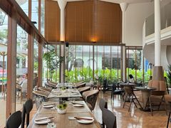 -ROAST coffee & eatery
