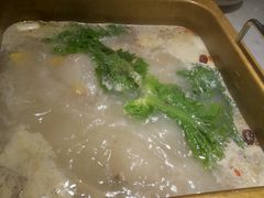 -尚尚仙·酸汤猪手·猪肚鸡火锅(华联万柳购物中心店)