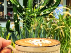 榛子杏仁拿铁-ommo cafe(半岛城邦店)