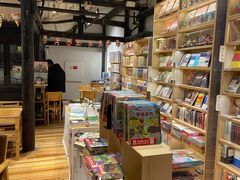 -猫的天空之城概念书店(杭州南宋御街店)