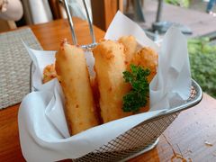 -Chom Cafe and Restaurant