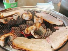 -围炉肉舍•炭烤活鳗•丹东海鲜烤肉(步行街店)