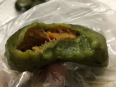艾叶咸蛋黄肉松青团-王家沙点心店(南京西路总店)