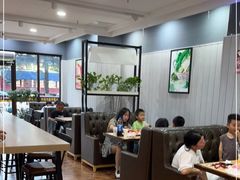 大堂-华莱士·全鸡汉堡(枣阳新华路店)