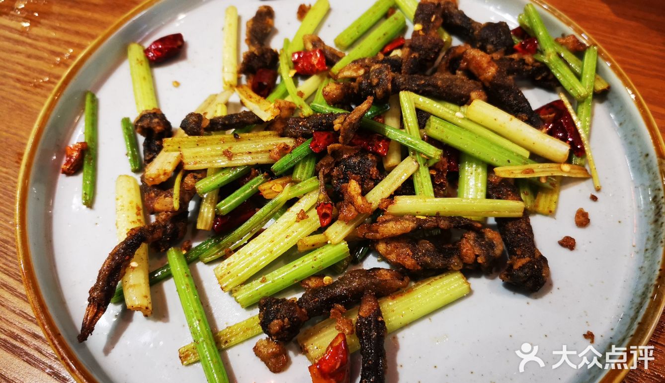 香椿炒饭，味道还不错，但不是很惊艳