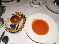 牛油餐包和鲜茄忌廉汤-太平馆西餐厅(北京路店)