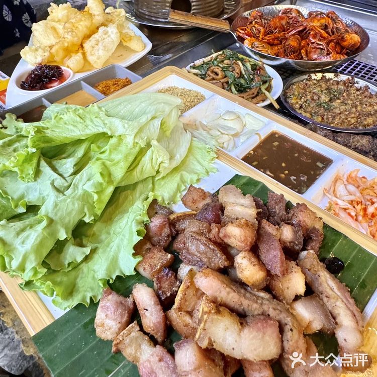 这家烧烤不愧是大理的排队王… 这家烧烤在大理真的毫无对手