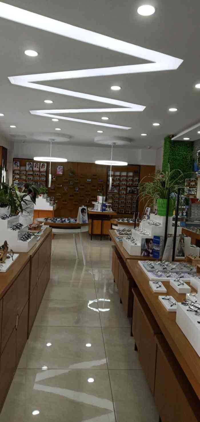 独秀眼镜(潜山三店)-"孩子回家说最近看黑板不太清楚,因为孩子没.